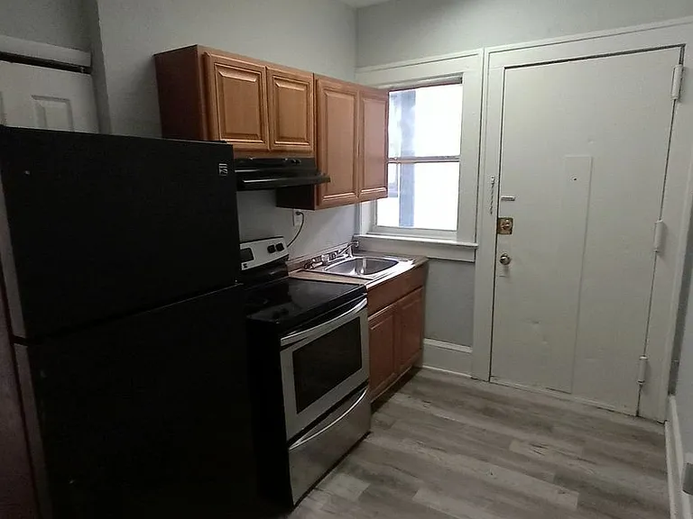 704 Cordova Dr #3 — Photo 4
