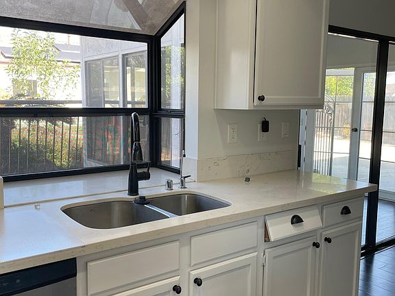 5th image of 14482 Ontario Cir