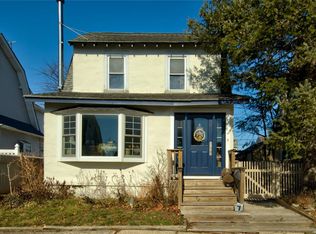 7 Winchester Dr, Lindenhurst, NY 11757