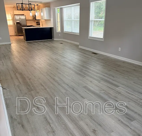1028 Kent St — Photo 6