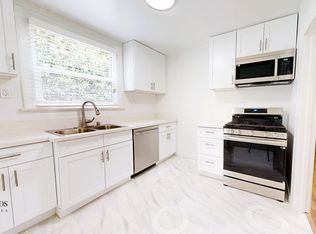 5225 De Longpre Ave, Los Angeles, CA 90027