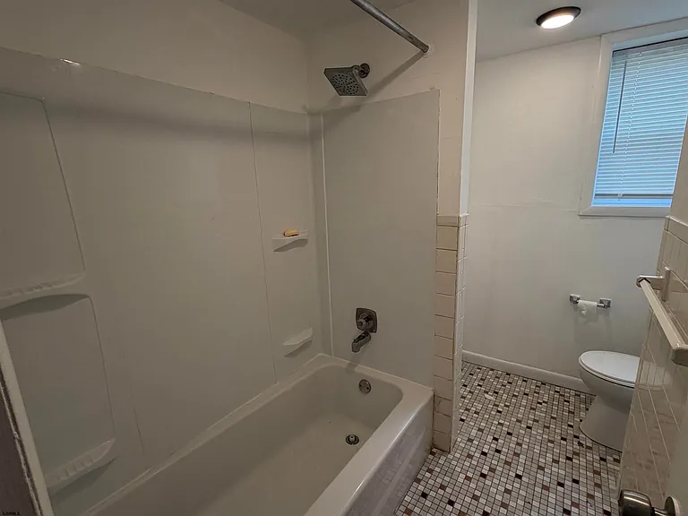 24 N Vermont Ave #5 — Photo 8