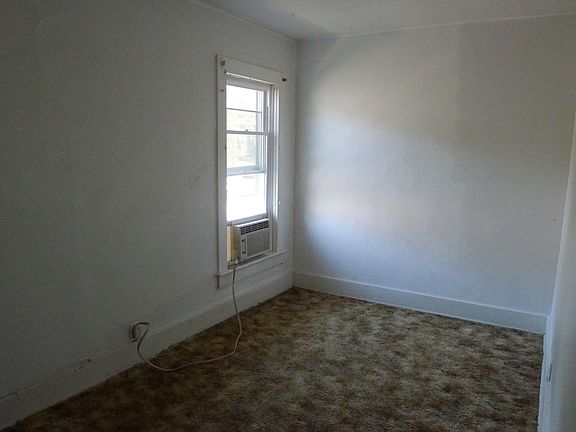 4th image of 143 N Liberty St #1/2