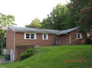 1404 Walnut St, Reidsville, NC 27320
