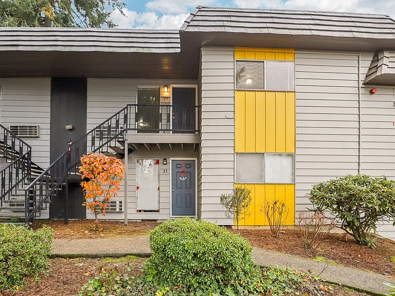Cypress Crest Apartments — Photo 10