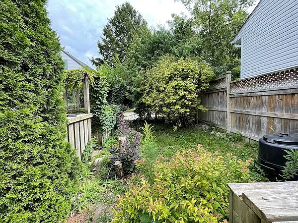 567 Weber St E — Photo 20