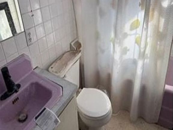 4th image of 710 9th St SE