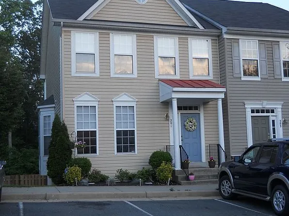201 Hillside Ct, Stafford, VA 22554