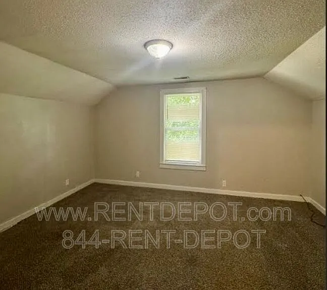 613 E Gum St — Photo 10
