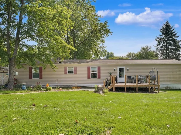 105 W High St, White Heath, IL 61884