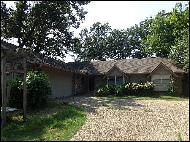 4 bed, 2.5 bath, 1990 sqft, $1,900 — Photo 2
