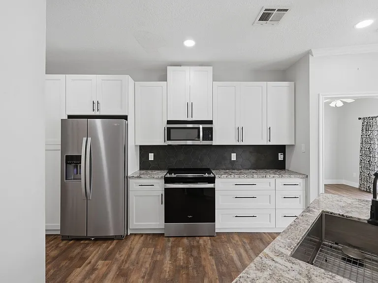 239 Navarro Dr — Photo 6