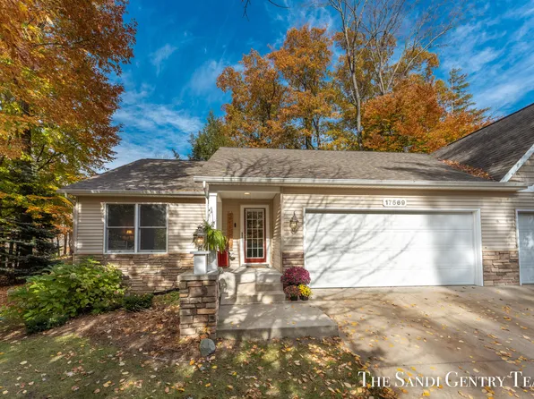 17569 Beechwood Ln, Spring Lake, MI 49456