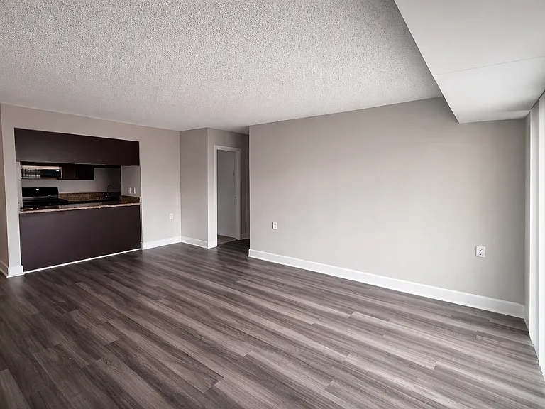 Monroe Park Towers Apartments — Photo 7
