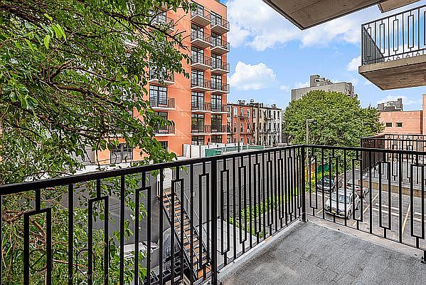 1st image of 293 Herkimer St #301