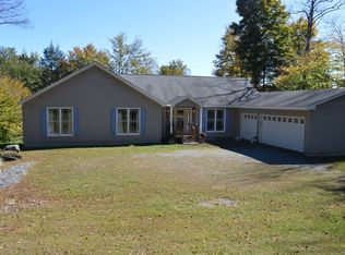 119 Lakeside Dr, Greentown, PA 18426