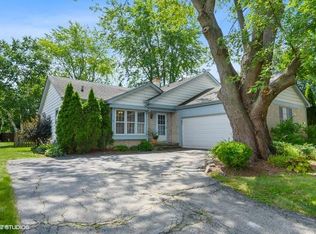 15 French Ct, Mundelein, IL 60060
