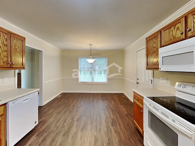 720 Haynes Dr — Photo 4
