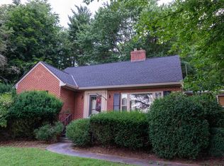 216 College Cres, Staunton, VA 24401