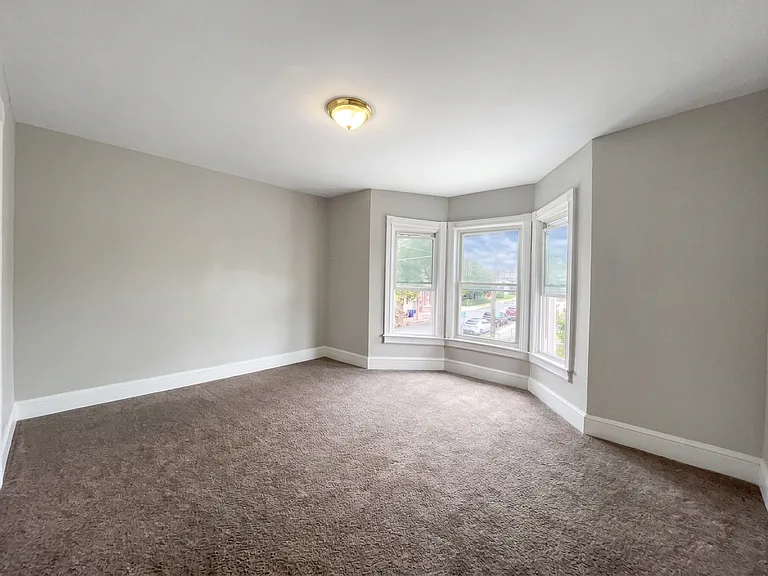 334 Oak St — Photo 11