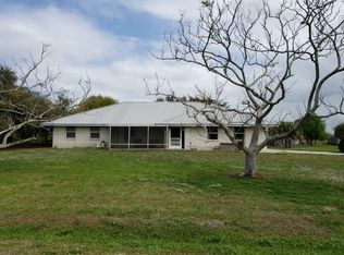 1163 Rodeo Rd, Moore Haven, FL 33471