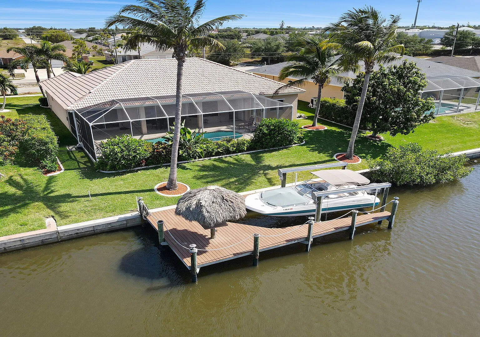 Camille Canalfront, Heated Pool & Boat Rental — Photo 2