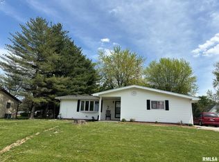 406 School St, Morrisonville, IL 62546