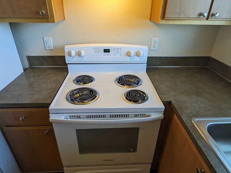 Wellesley Park Apartments — Photo 20
