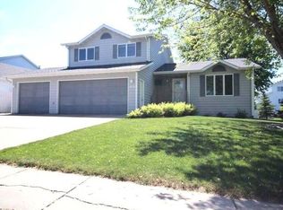 3075 Greenwood Dr, Bismarck, ND 58503
