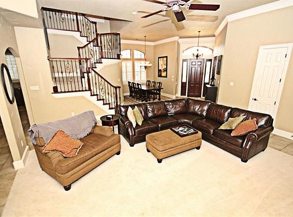 3rd image of 3924 Treemont Cir