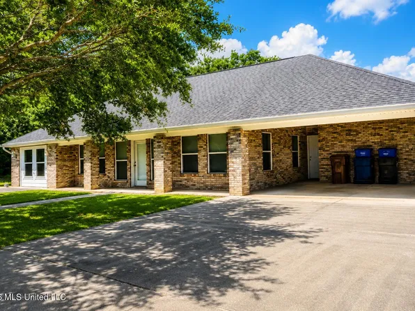 11275 Bay Dr, Diberville, MS 39540