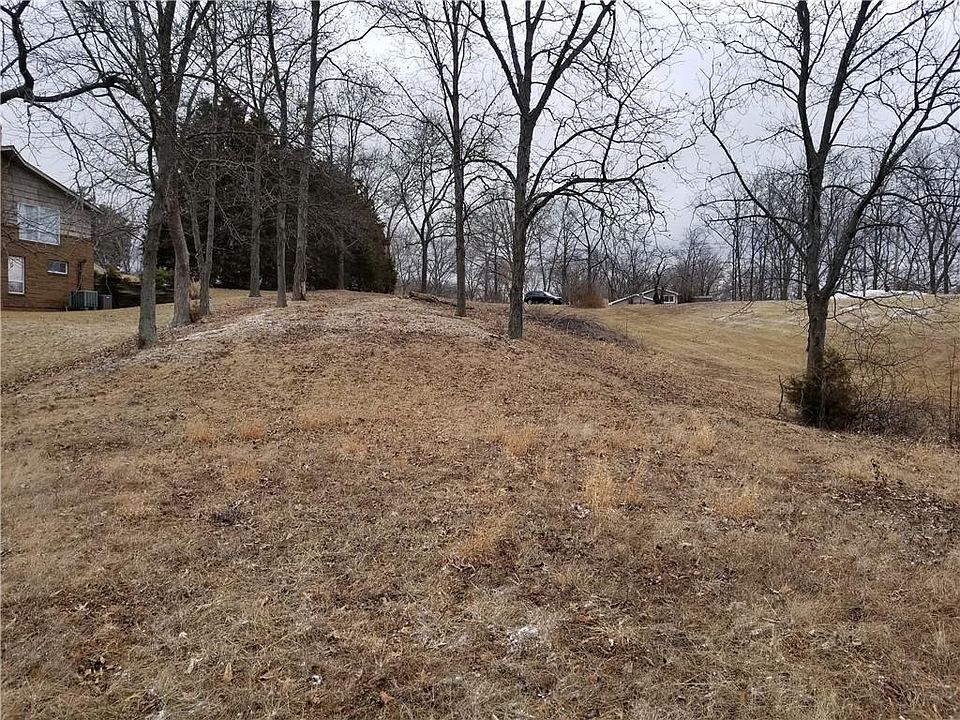 2nd image of 4 N Cardinal Dr