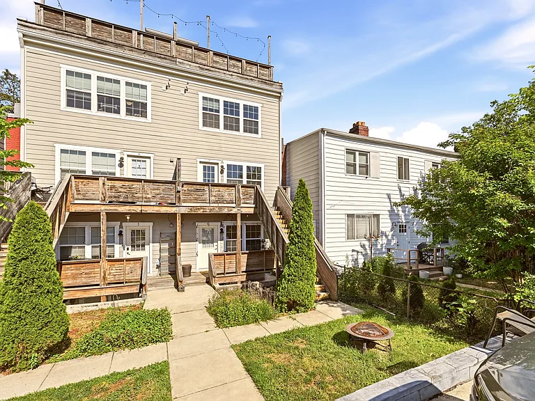 218 20th St NE #3 — Photo 40
