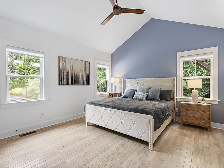 1700 Evergreen — Photo 16