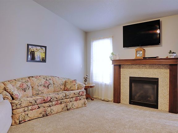 4th image of 205 Aspen Dr NE