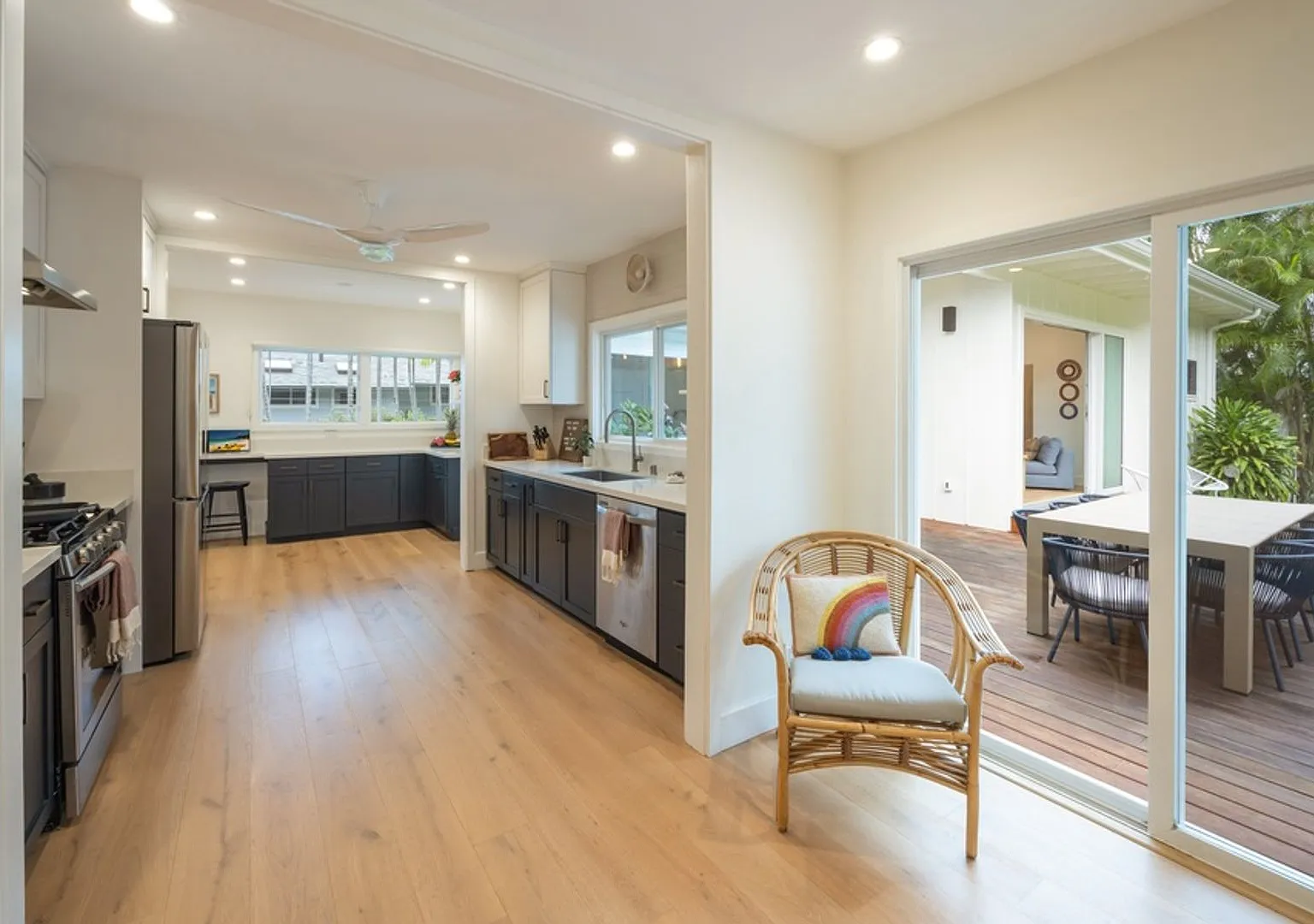 Majestic Retreat: Close to Beach, Designer Details, Expansive Rear Deck Views — Photo 3