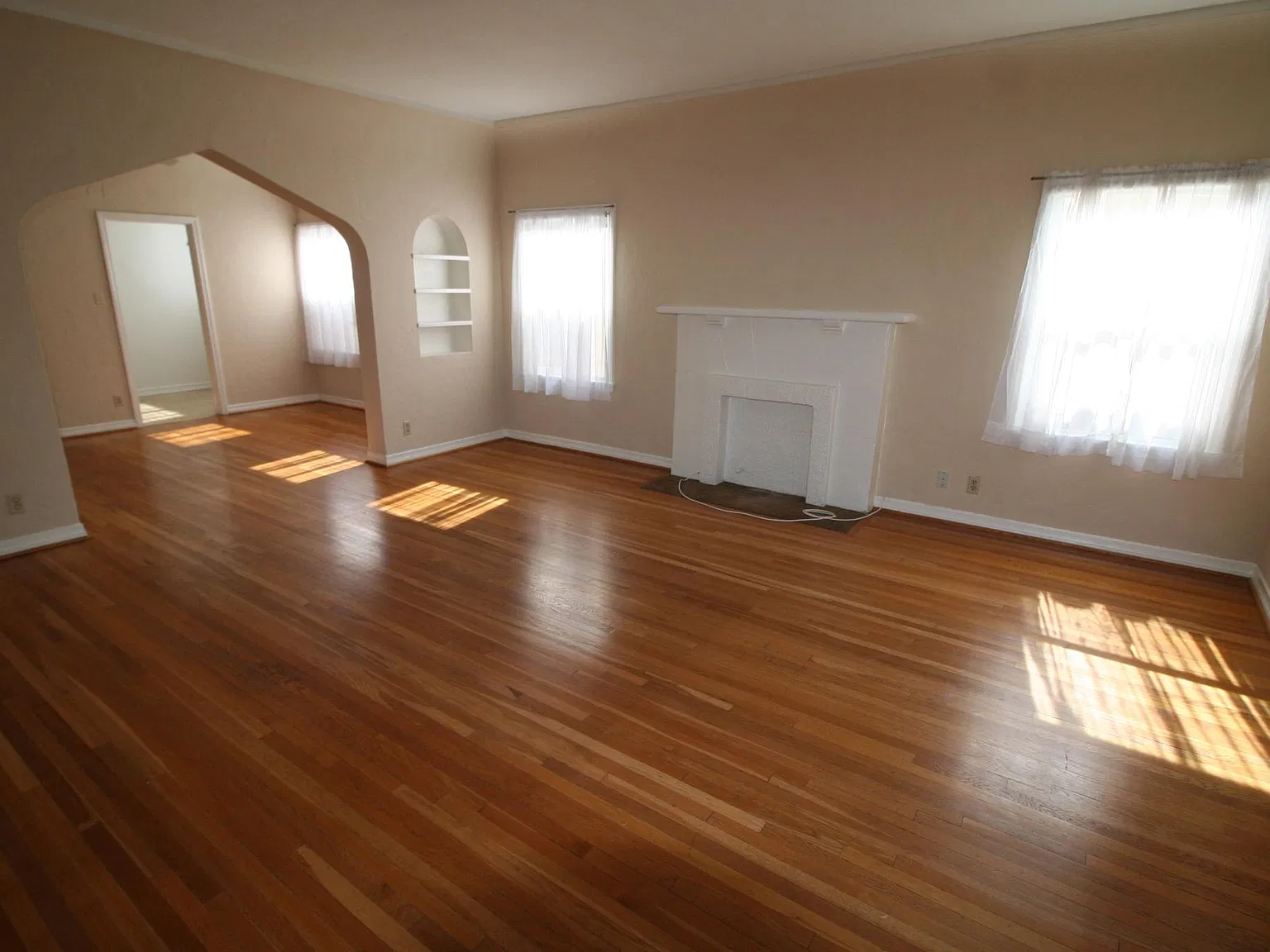 2 bed, 1.5 bath, 1500 sqft, $3,600 — Photo 2