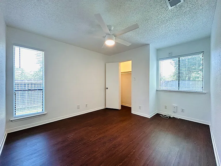 8325 Fathom Cir — Photo 16