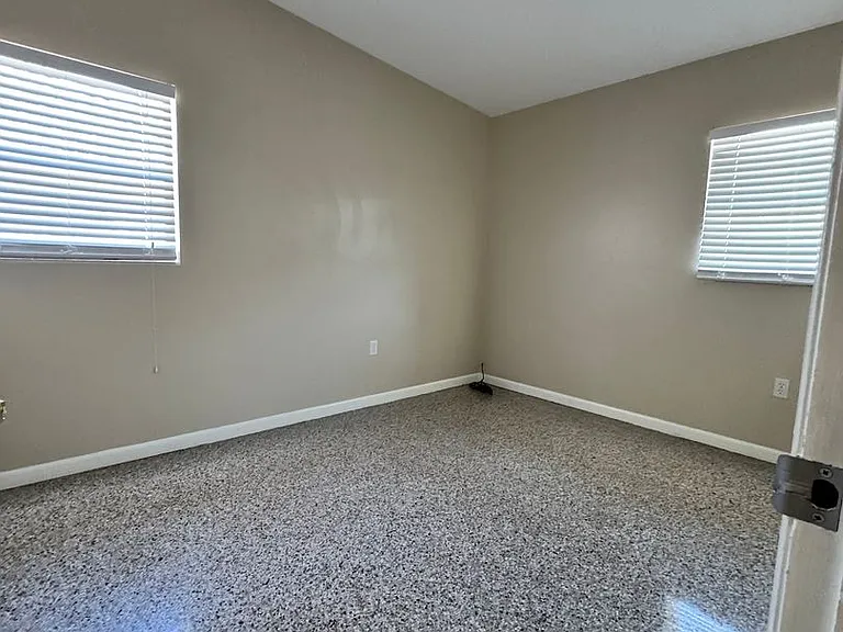 813 Center Ln — Photo 7