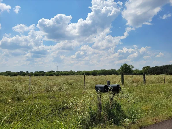198 Langberg Rd, Bellville, TX 77418