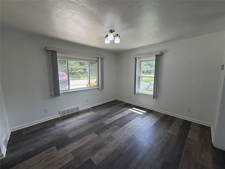1113 Rochester Rd — Photo 33