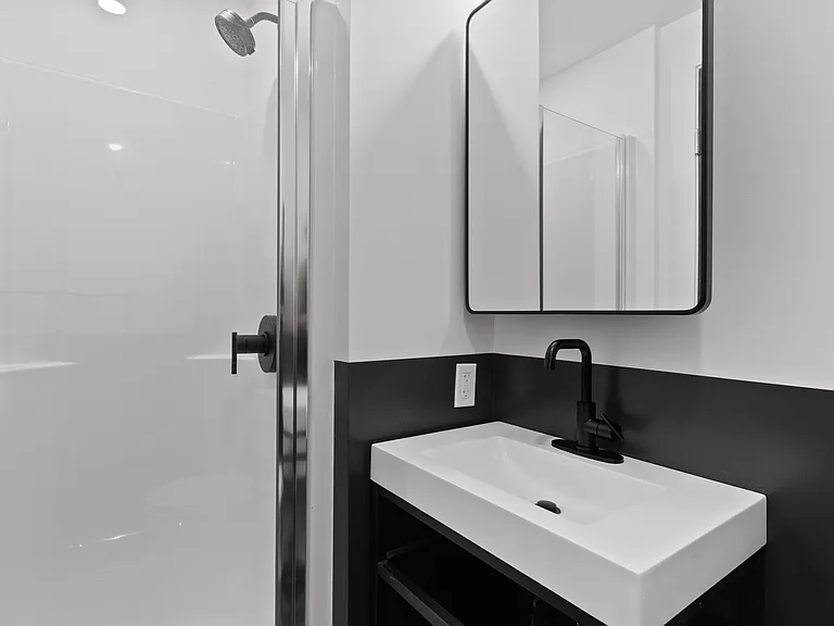 455 Abbott St — Photo 3