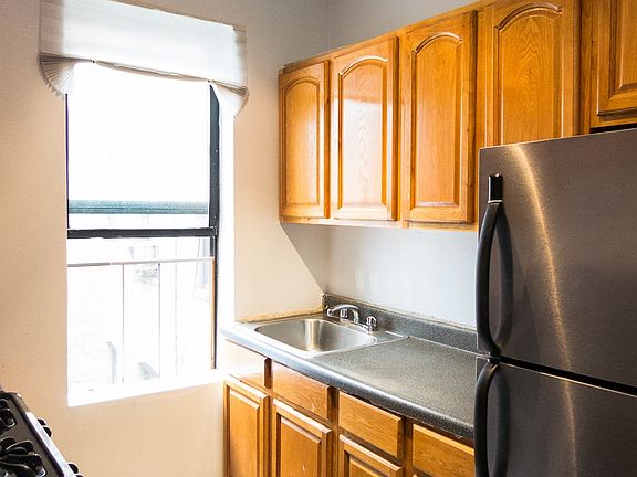 4th image of 267 Lincoln Pl APT 4D