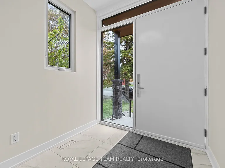 498 Wentworth Ave — Photo 2