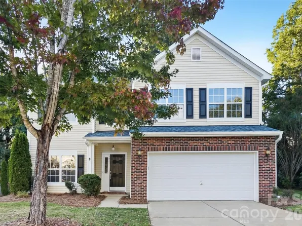 3041 Kilbeggan Dr, Clover, SC 29710