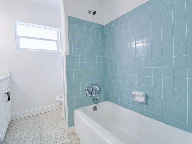 1618 Indiana Ave — Photo 11
