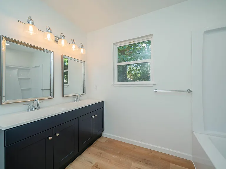 607 N Pacific St — Photo 14