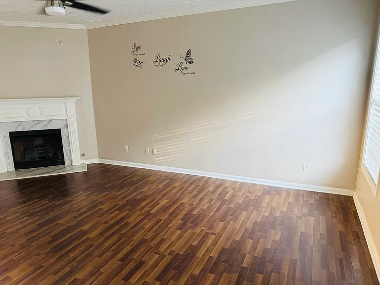2932 Greyhawk Ln — Photo 3