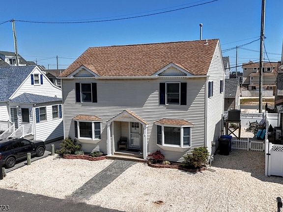 2nd image of 126 Bayberry Rd