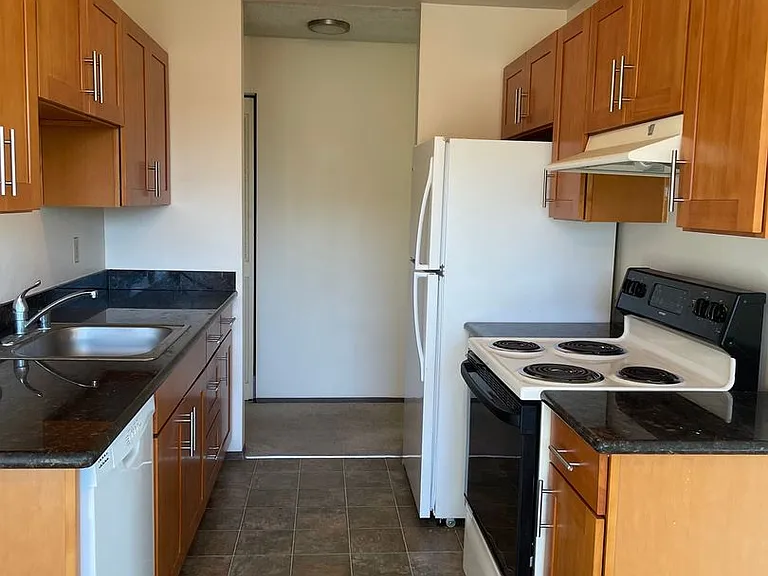 Wingate Apartments — Photo 20